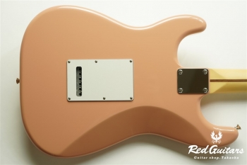 2021 Collection Made in Japan Hybrid II Stratocaster - Flamingo Pink